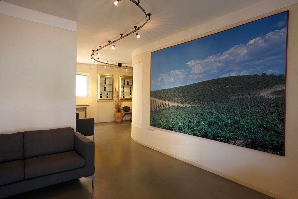 DalleVigne's tweet photo. In Italia #dalleVigne è un’azienda specializzata nella selezione e distribuzione di #vini italiani e stranieri di alta qualità. Creata nel 2002 da Cantine Leonardo da Vinci, oggi siamo presenti in oltre 60 Paesi nel mondo. https://t.co/gu1olSXyxw https://t.co/fTGkrPgRNu