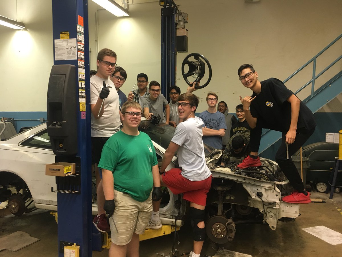 APSAutoTechcc's tweet image. Congrats on first period Autotech took a car apart using tools safely! @APS_CTAE @APHealeyACC @APSCareerCenter @Margaretchungcc @ACC_Collision