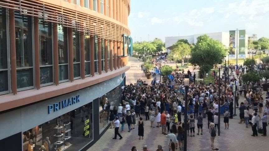 Quopi3's tweet photo. Ya está Primark en Sevilla (c.c Torre Sevilla) y está generando las colas que podéis ver. Vosotros iríais?? Qué oponáis??
#quopi #quopinas #sevilla #primark #moda #fashion #customerexperience #felizfinde #weekend https://t.co/2BjGM48mrL