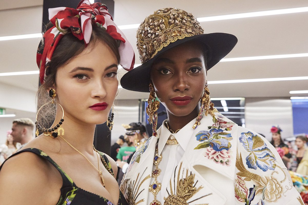 dolcegabbana's tweet photo. Backstage at the Dolce&amp;Gabbana Spring Summer 2019 Women's Fashion Show. 
#DGDNA #DGWomenSS19 #DolceGabbana #DGEyewear
Discover more on https://t.co/Nl7tMpBq4P https://t.co/lSl3TFXVU4