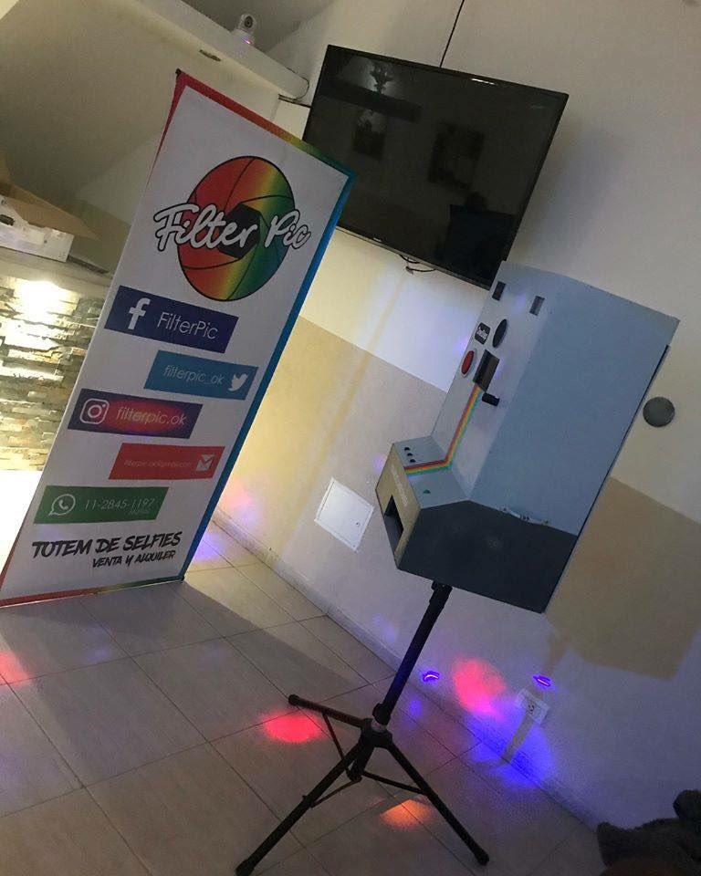 filterpic_ok's tweet photo. ¡TÓTEM SELFIES!📸
Ideal para cumpleaños y eventos 🤪
No dudes en consultarnos todas tus dudas a cerca de #FilterPic
#Cumpleaños #Eventos #Fiestas https://t.co/8I3rGwwE92