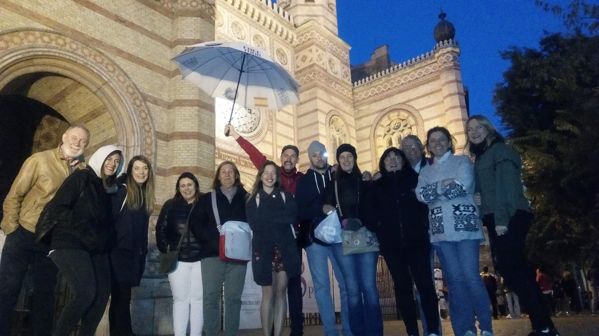 WUmbrellaTours's tweet photo. Como nos complace dar a conocer los tesoros ocultos de #Europa a nuestros fieles #viajeros. En este caso hablamos de #Budapest, antigua ciudad imperial, calificada como la "Perla del #Danubio".  ¿Alguien más se apunta? ;)
https://t.co/IweLX3sZMz #Travel #Viajar #trips #FelizFinde https://t.co/yiRiaJKDLV