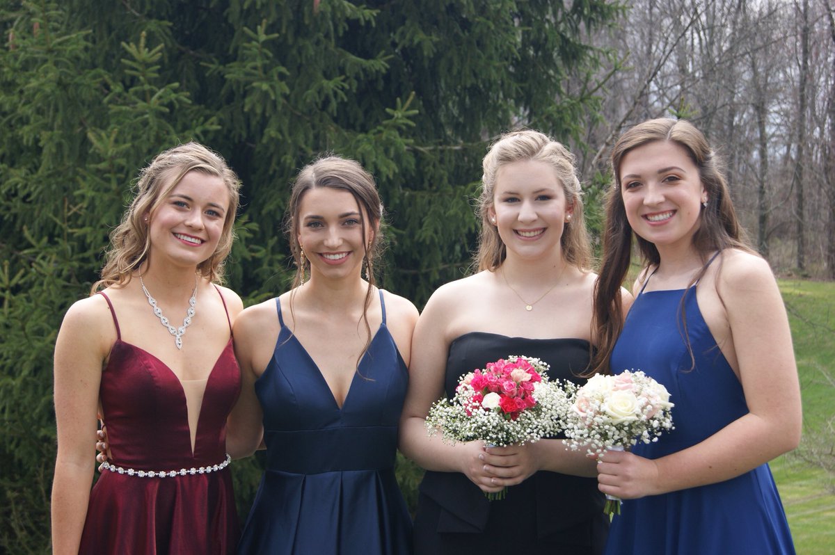 sydneysmith01's tweet photo. Happy birthday @maddierutnik1 love you so much hope your day is filled with cute dogs and great food https://t.co/51CQtlZuKq