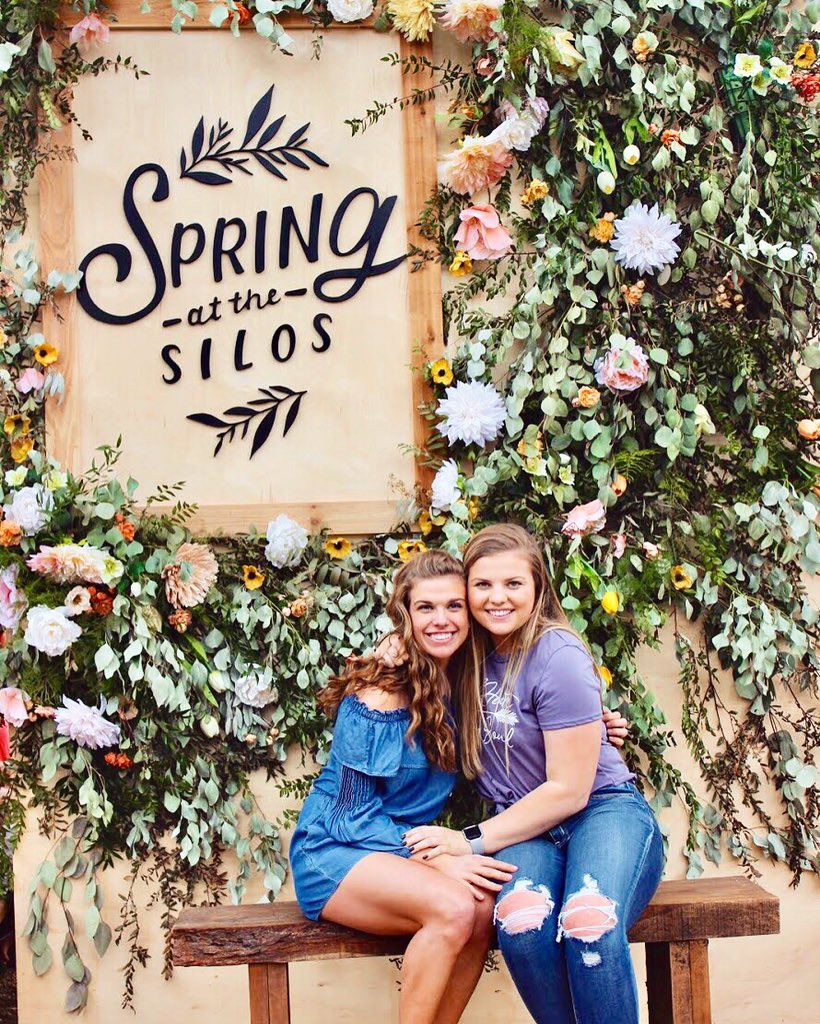 sydingalls's tweet photo. HAPPY BIRTHDAY TO MY SOUL SISTER!!! @morganbracht https://t.co/YrQsjDDuQo