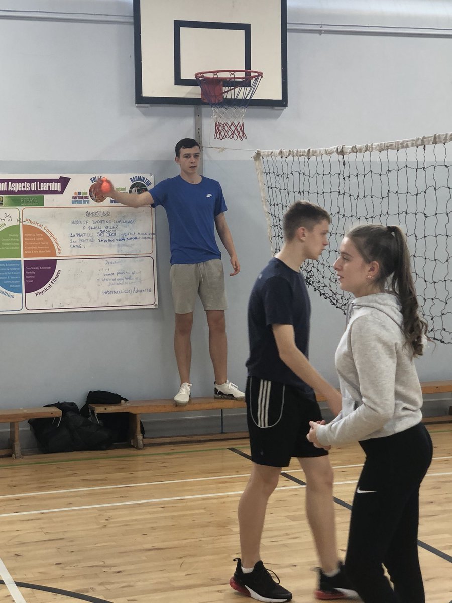 GovanPEdept's tweet image. Organising and refereeing our own games today 😃🏐 #sportsleaders #reaponsibility @GHSWiderAch