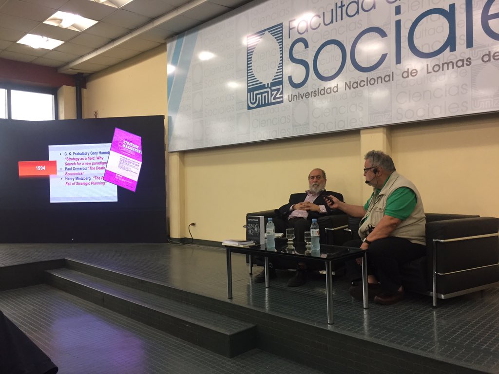 “La economía se rige por el principio de escasez la estrategia por el de incertidumbre” <a href="/estrategar/">Rafael Alberto Pérez</a> #JornadaComUNLZ <a href="/JornadaComUNLZ/">Comunicación Estratégica UNLZ</a>