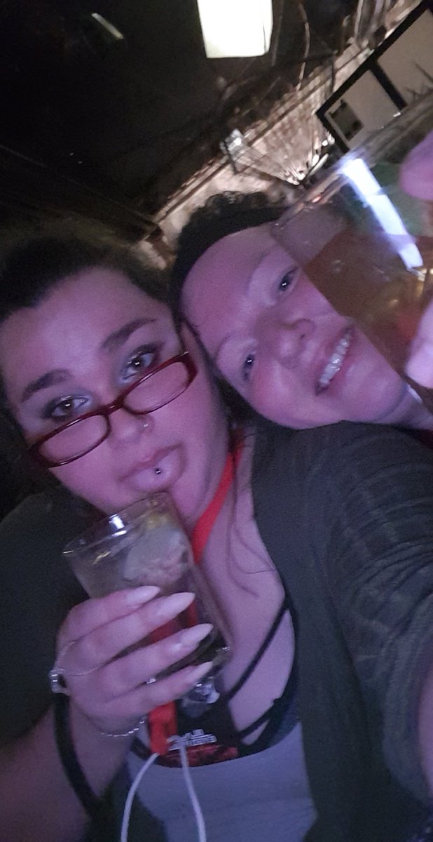 bff4eva100's tweet photo. @nova100 #BigLove #NovasRedRoom  @joshgibson06 https://t.co/zIo2hoANAv