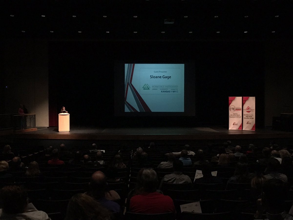 the_netterville's tweet image. CTE &amp;amp; 21st Century Academy’s Advisory s Network Breakfast and Committee Meeting. Great time to align with college and industry standards. #eCommunication @OlatheCTE @Olathe21st @Olathe_eComm #21stCenturyAcademies