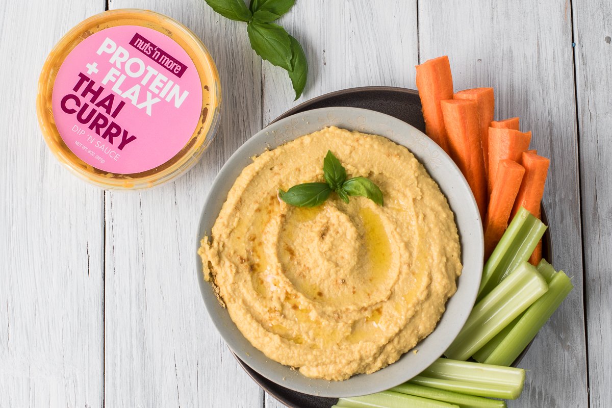 Don’t cha want to dip’n to our Thai Curry Hummus? Find the recipe to re-create this here: bit.ly/2zDd1IS #FridayFeeling #NutsnMore #Friday