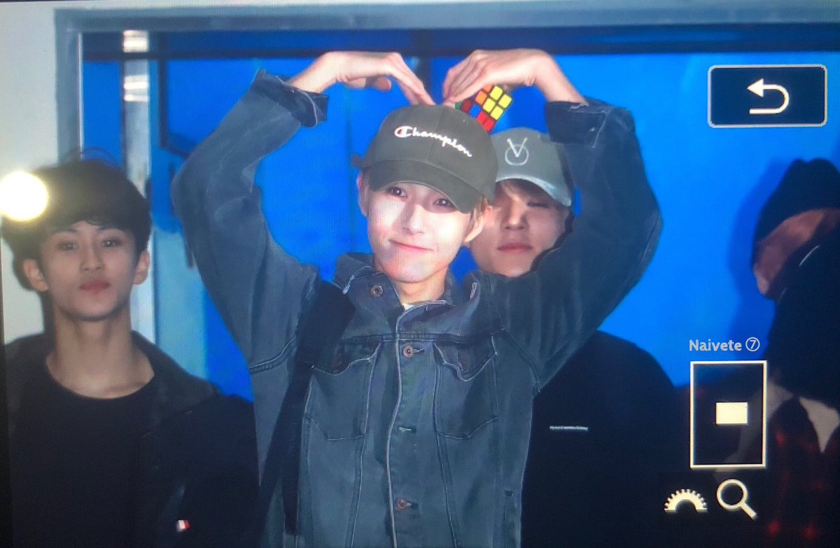 hrjactivities's tweet photo. renjun and his rubik’s cube (2018) https://t.co/XNHUfrHgYp