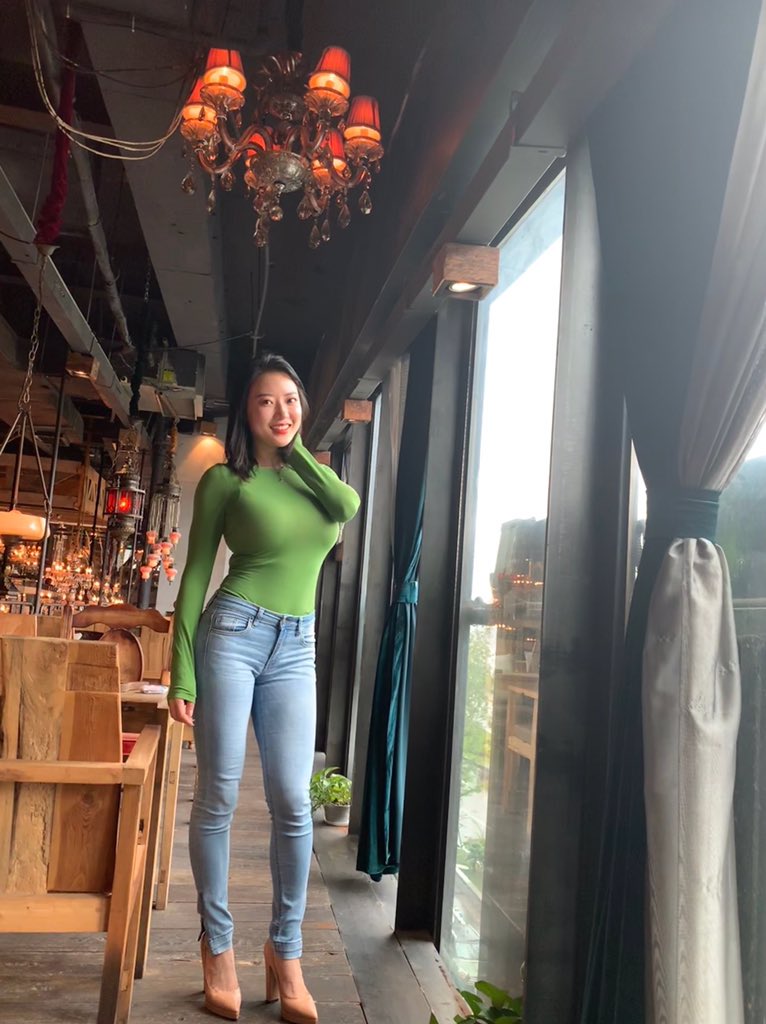 cnsms's tweet photo. 蒋娉婷 胸大腰细臀翘腿长绿衣红唇 https://t.co/gTALDRxqa2