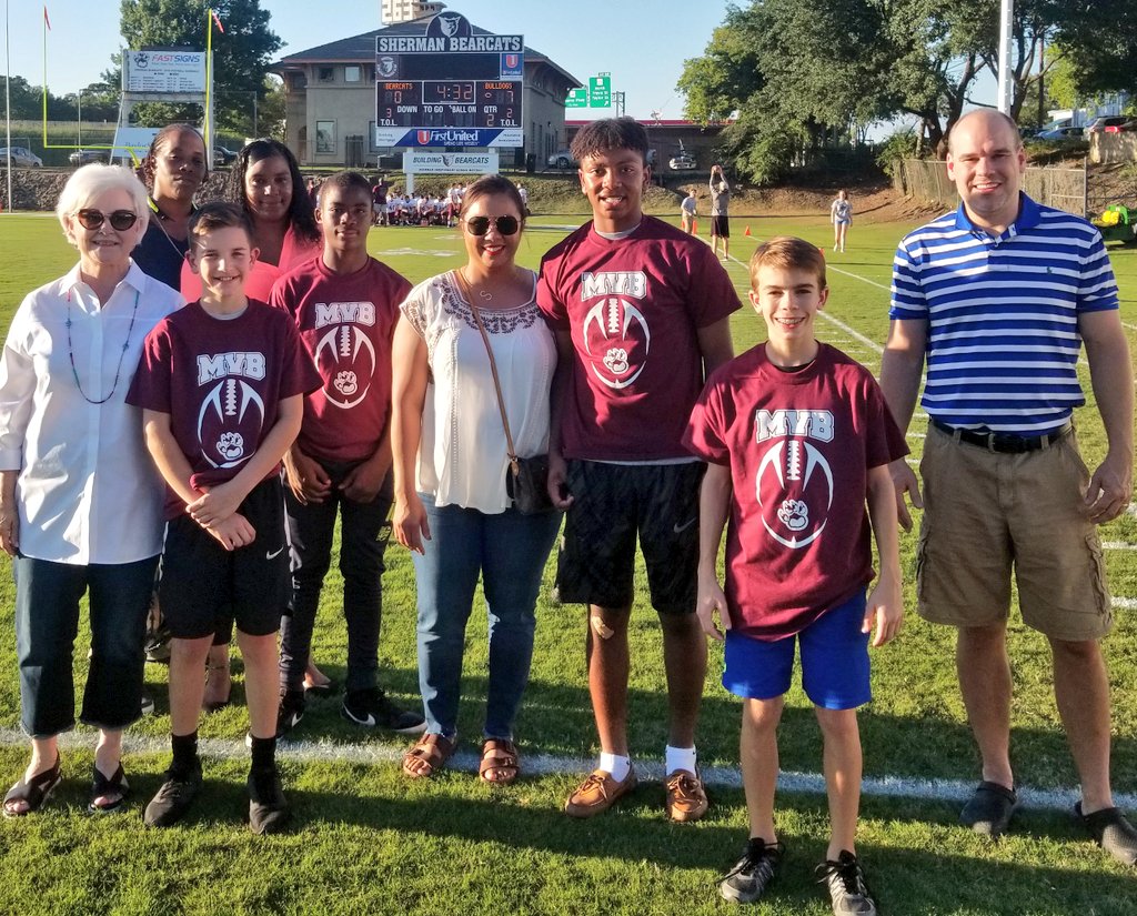 CoachJDMartinez's tweet image. Proud of these young Bearcats doing things right on and off the field @pinerbearcats
Great support from their families. @SHBearcatFB
MostValuableBearcat #MVB 
#ProcessOfSuccess