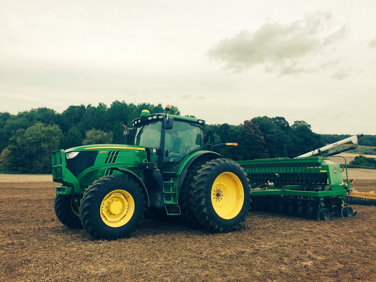 ScoutingFields's tweet photo. @Trevordovsky getting some Sept planted Pioneer wheat in. #25R46 #fusariumtolerance. @coxlyn2 https://t.co/SePmFJDnHs