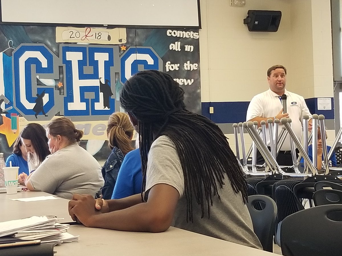 ManzerMonica's tweet photo. Thank you, Mr. Jones for working to implement our first flex learning day! Thank you, English II, III, and IV for getting some work completed in places all across the community! #CHSFlex #CHSFLEXDAY #COMETSALLIN #CometCountry #cometconnection https://t.co/KC2OeWpLJB