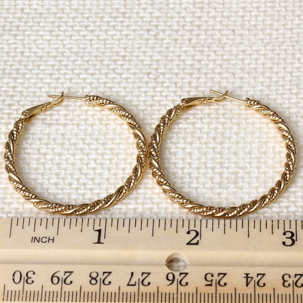 OlenataBoutique's tweet photo. Gold plated twisted hoops Earrings with Laser Sparkle Cut (35 mm). Free shipping to US address. Fast delivery. https://t.co/4IYfvg5yaF
#Fashion #Jewelry #GoldPlated #Earrings #TwistedHoops https://t.co/3kyPaHJrJb