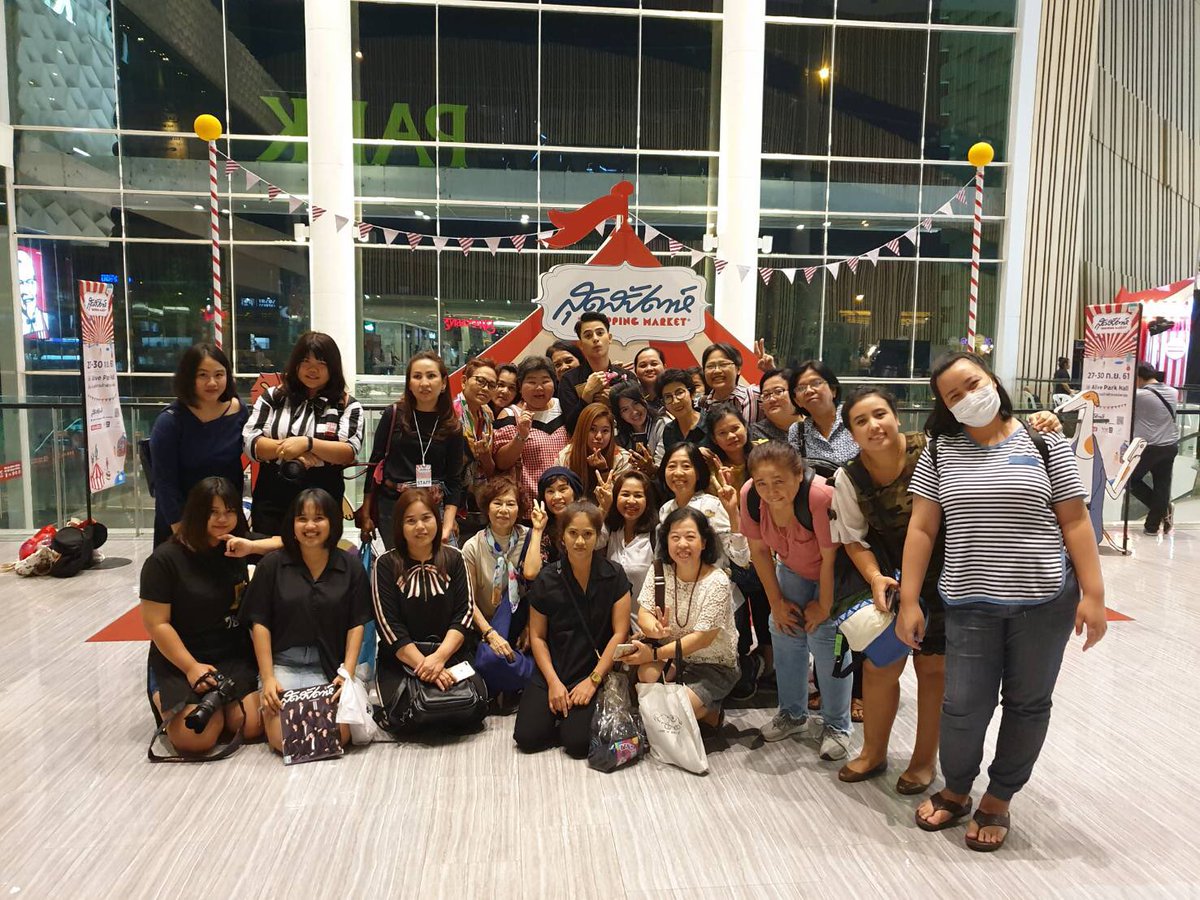 BenzJiClub's tweet photo. [28-09-18] ขอขอบคุณแฟนคลับที่ได้ร่วมงาน #สุดสัปดาห์ShoppingMarket  พร้อมกับได้พบกับน้องเบนซ์ รวมถึงได้ฟังเพลงเพราะจากน้องด้วยกันค่ะ 

Cr. พี่มา

#BenzJi 
#BenzjirarojOFFICIAL https://t.co/cAuXxK93HF