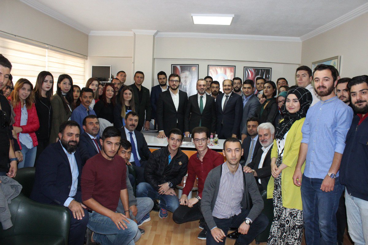 Makam ve mevkii de değil, milletimize hizmette yarışır Ak Teşkilatlarımız.. <a href="/BalikesirAk/">Ak Parti Balıkesir</a>