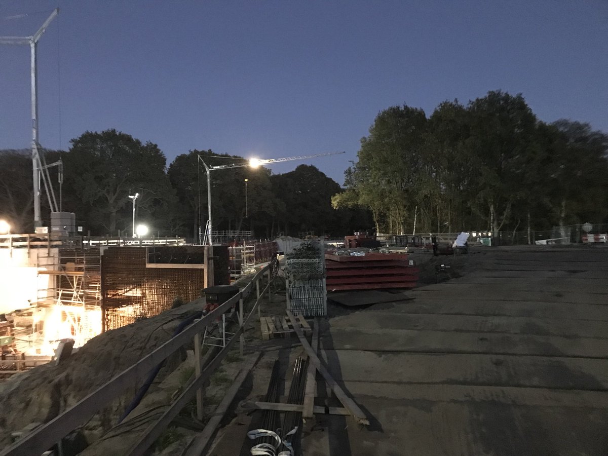 De buren van FLOOW zijn ook vanavond weer onverminderd druk aan het werk om de N34 op tijd gereed te hebben #respect #tunnel <a href="/GrooteScheere/">De Groote Scheere</a>