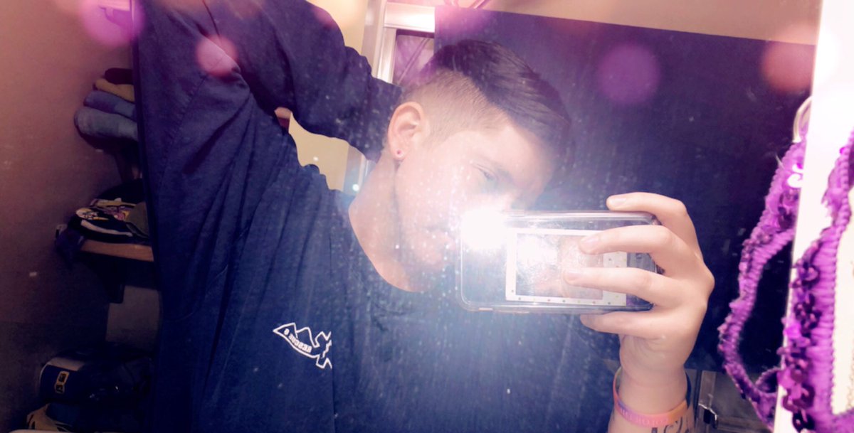 alexx_rylann's tweet photo. Mirror selfies for the win 😍 #validLGBT #TransGuyTwitter https://t.co/1RF7Z76TNa