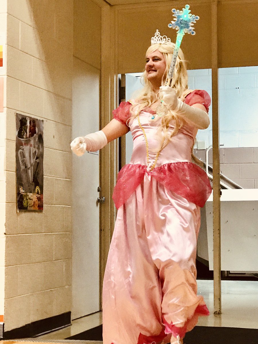 A princess has arrived <a href="/LindenLion/">Linden Elementary</a> and <a href="/ORSchools/">Oak Ridge Schools</a>. #1millionmemories