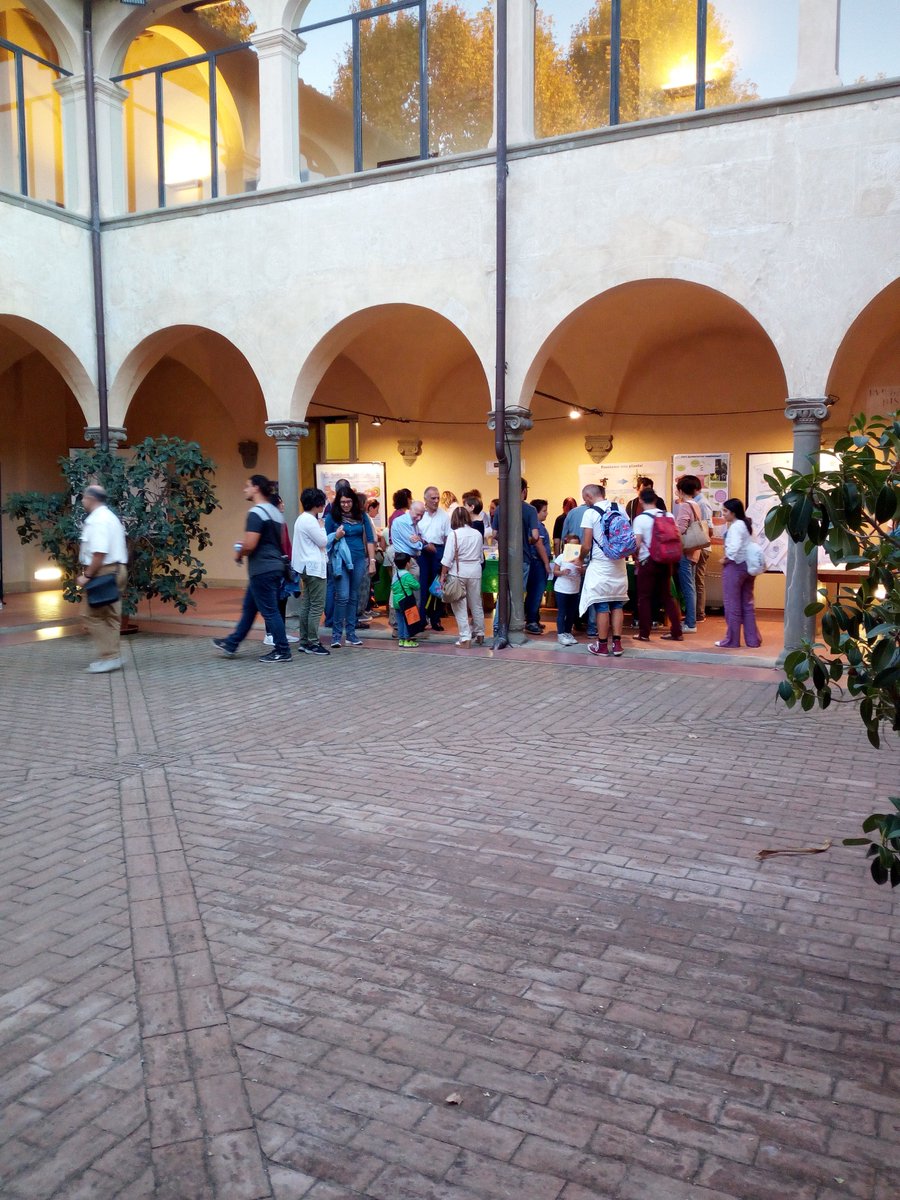 ScuolaSantAnna's tweet photo. #BRIGHT2018 La notte dei ricercatori entra nel vivo alla @ScuolaSantAnna . Fino alle ore 24, aperitivi, laboratori e stand della ricerca. Ecco il programma
https://t.co/y8nZMJoSUG https://t.co/49kN0565sg