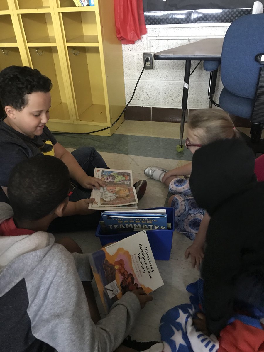 MsCarpenterPLV's tweet photo. Room 12 meeting and reading to our first grade buddies! #polarpride @PLVBears https://t.co/V9m52hf66D