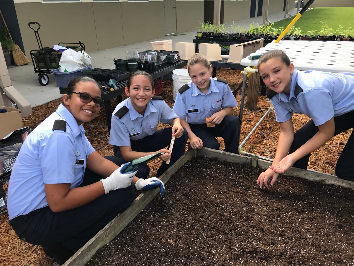 smaprep's tweet photo. Master Gardeners from Univ of FL ext svcs, supported SMA-MAJ Walker's teams in launching this year's #SMAPrep garden. Planted: mini carrots, Black Spanish radishes, White Icicle radishes, arugula, kale, corn, beans lettuce, watermelon, bok choy, & herbs. #ourSMA #LearningInAction https://t.co/sZFuw7HiIy