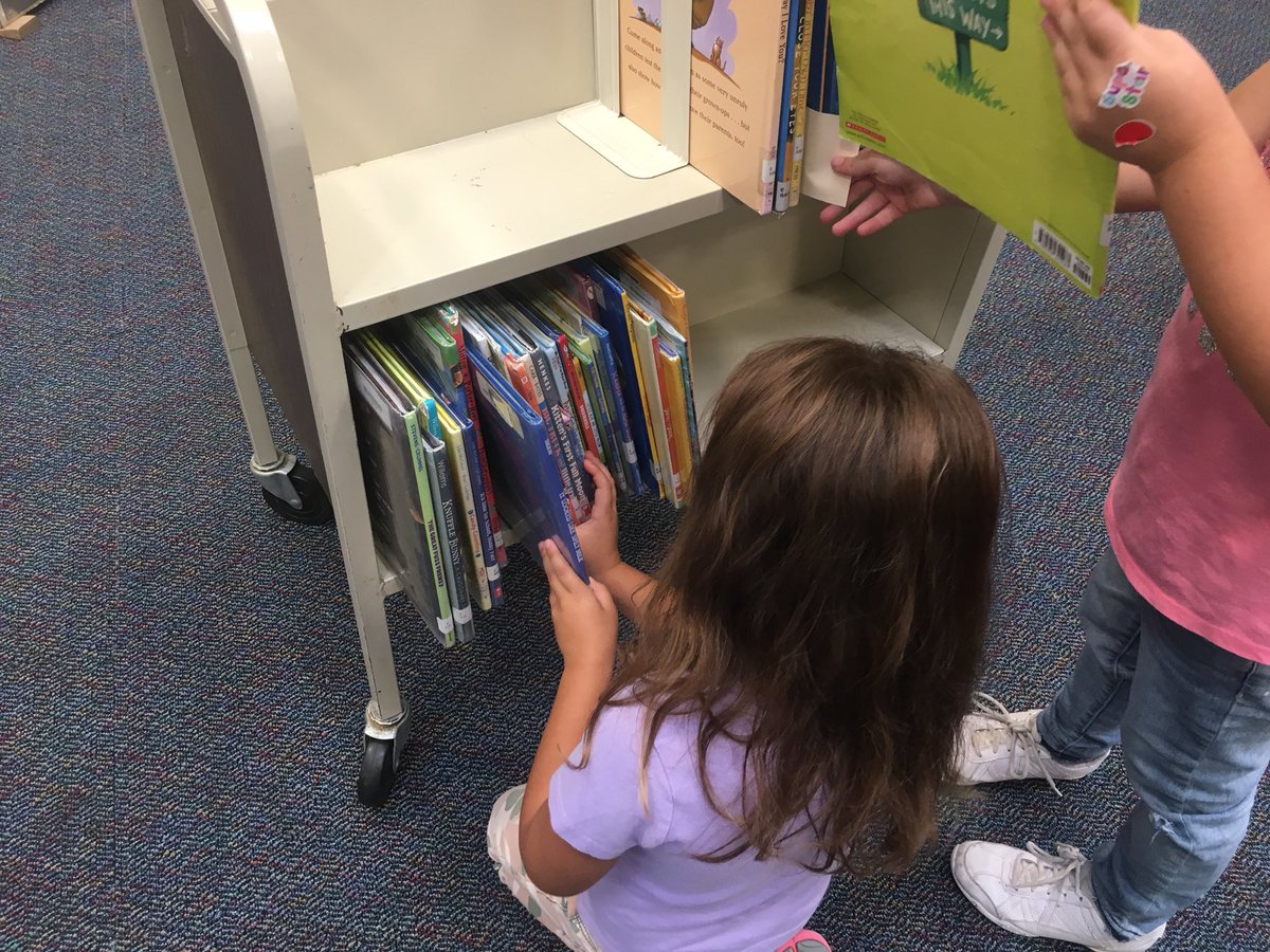 msmith116's tweet photo. Learning to use shelf markers  @kccokeefe #WeAreMashpee https://t.co/09LnrRRgNR