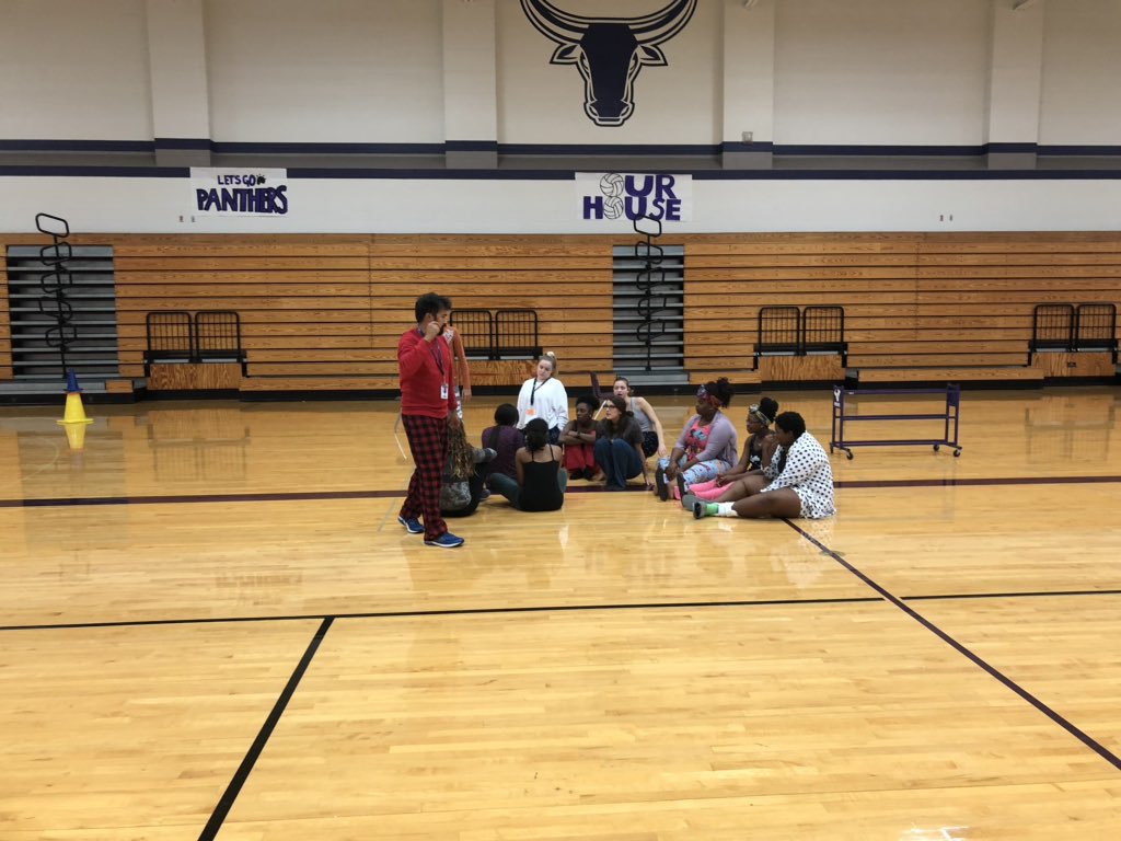 CoachRhoden's tweet photo. @AdrianLBerg running some great team building for cheer today.  #TeamMav #MRHScheer https://t.co/UUXEIRgJDh
