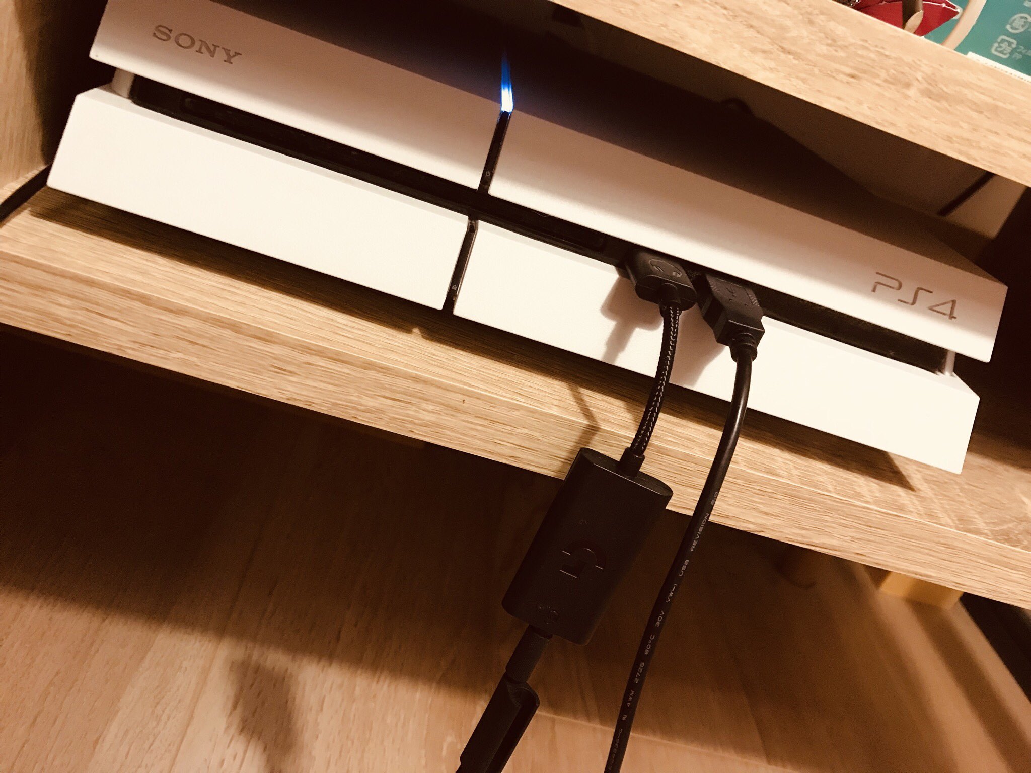 まやびー Ps4のファンの音がうるさいから本体の下にペットボトルの蓋入れて風通し良く少し浮かせたら ほぼ無音になったんだけど Ps4 まやびー Ps4のファンの音がうるさいから本体の下にペットボトルの蓋入れて風通し良く少し浮かせたら ほぼ無音になったんだけど Ps4