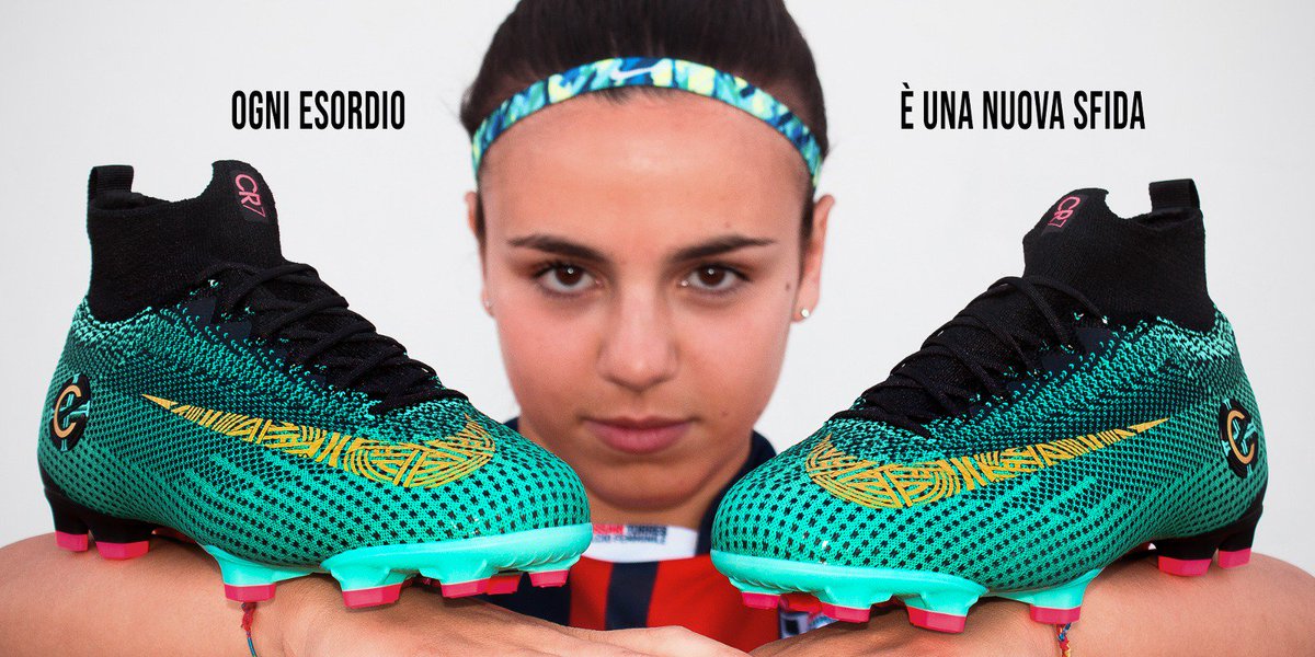 MariaGraziaLadu's tweet photo. Oggi rifinitura.
Domani alle 15.30 al campo di Latte Dolce riscaldiamo i motori con la #CoppaItalia.
#TorresOristano
Come iniziare questa nuova stagione se non con le mie #Mercurial #Superfly? 👟⚽
Ph:@ilProtaG

#Nike #NikeFootball #womensfootball #WePlayStrong #CalcioFemminile https://t.co/RTKsIBzeHJ