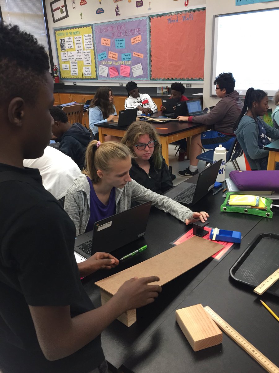 MissBunyard's tweet image. Students are loving using the new speed devices to determine the kinetic energy of a cart at different speeds! @wustlisp #CMS8BlueScience