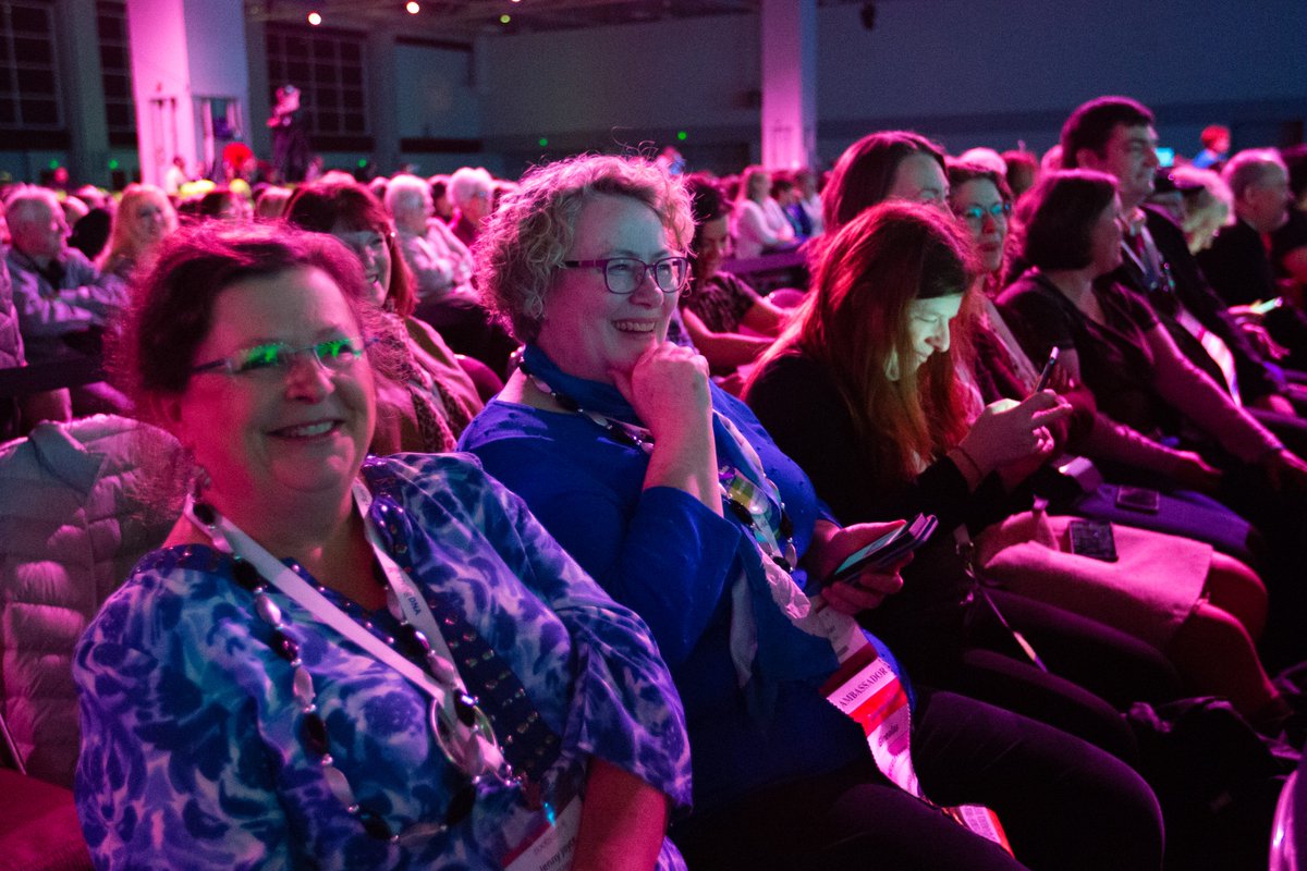 histfamilles's tweet photo. Guess who's tweeting? (feel free to tag yourself <3<3) #RootsTech #goodmemories #goodtime #RootsTech2018 #RootsTech2019tocome #notatRootsTech #genealogy #genealogie #ancestors #families #together https://t.co/o2FEXbC2FA