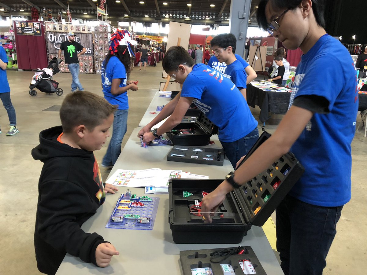 FIRSTeam932's tweet photo. @FIRSTeam932 joins @TulsaSTEM at #11daysofawestem @tulsastatefair to inspire kids with STEM. @FRCTeams #Firsttweets https://t.co/qvyU7JYQC1