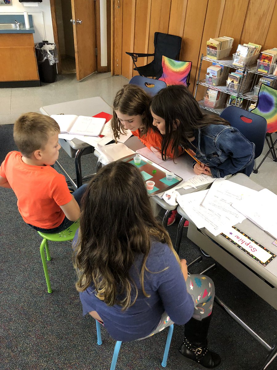 MrsDonardo's tweet photo. Gummy bears &amp; science today! #EEfamily https://t.co/8QdBfh4eUB