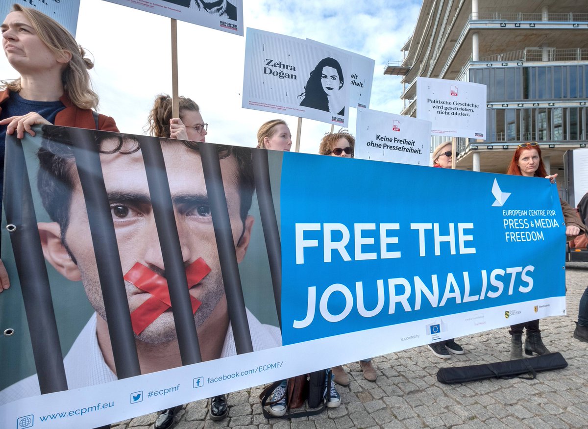 dw_politics's tweet photo. The second day of Turkish President #Erdogan’s state visit to Germany was met with protests today.

Up to 6,000 people took part in the main #ErdoganNotWelcome rally in the afternoon, with many calling the Turkish leader out on human rights. https://t.co/jmZlcuuyTp