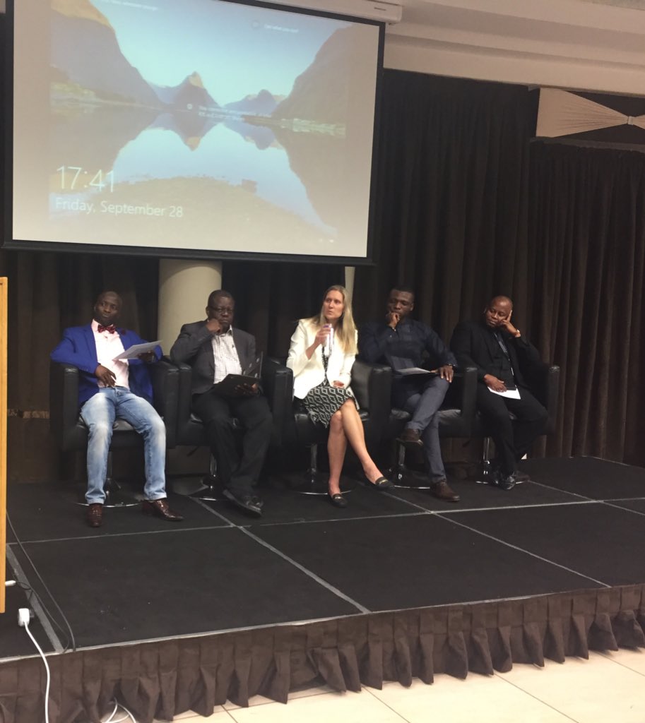 RLC_SAfrica's tweet photo. YALI Executive & Dignitaries showing respect while singing African National Anthem earlier this afternoon at @UNISA #YALICohort15 #YALICeremony #YALI_SA_Cohort15 #Graduations #Ceremony #GraduationsDay #AfricanPride https://t.co/pUoLdPOled