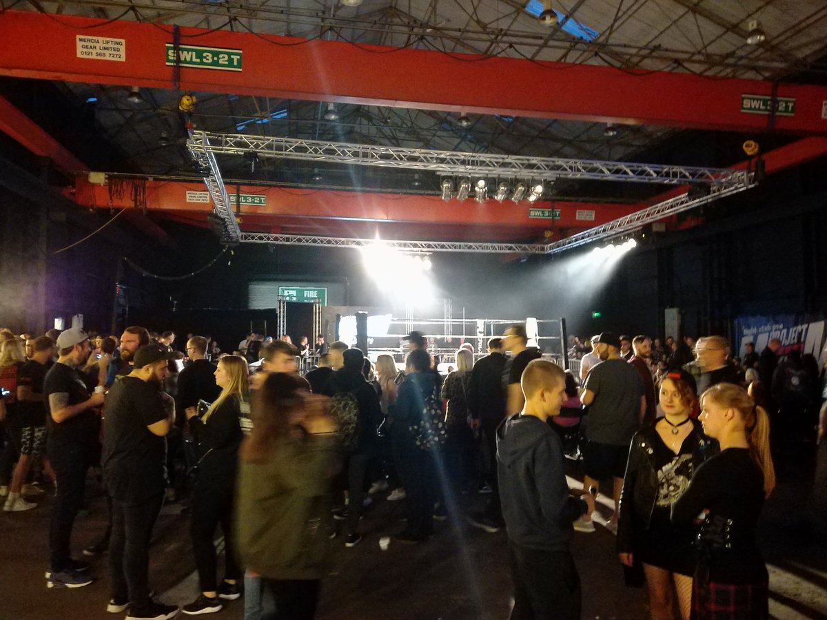 MrNeonPix's tweet photo. #WrestleHouse3 #wrestlegarage #ProjectMayhemVII @Fightclubpro https://t.co/N8csx7C6ft