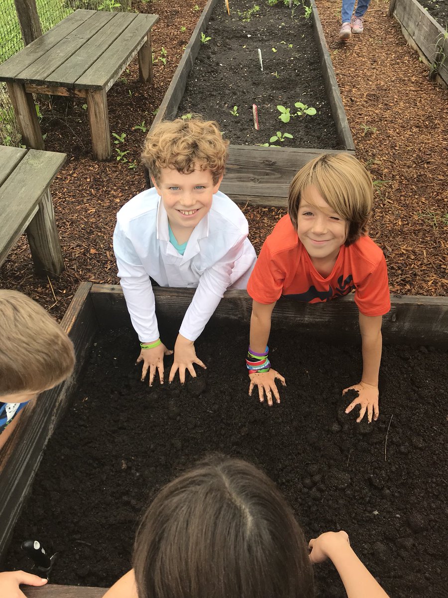 DrHydrogenHC's tweet photo. Time to experience the geosphere!! Who says kids don’t get their hands dirty anymore??  #LS2-1 #ESS2-1 @OfficialNGSS @HESVerticalFarm @hvrsd_STEM https://t.co/z41BDJlmbG