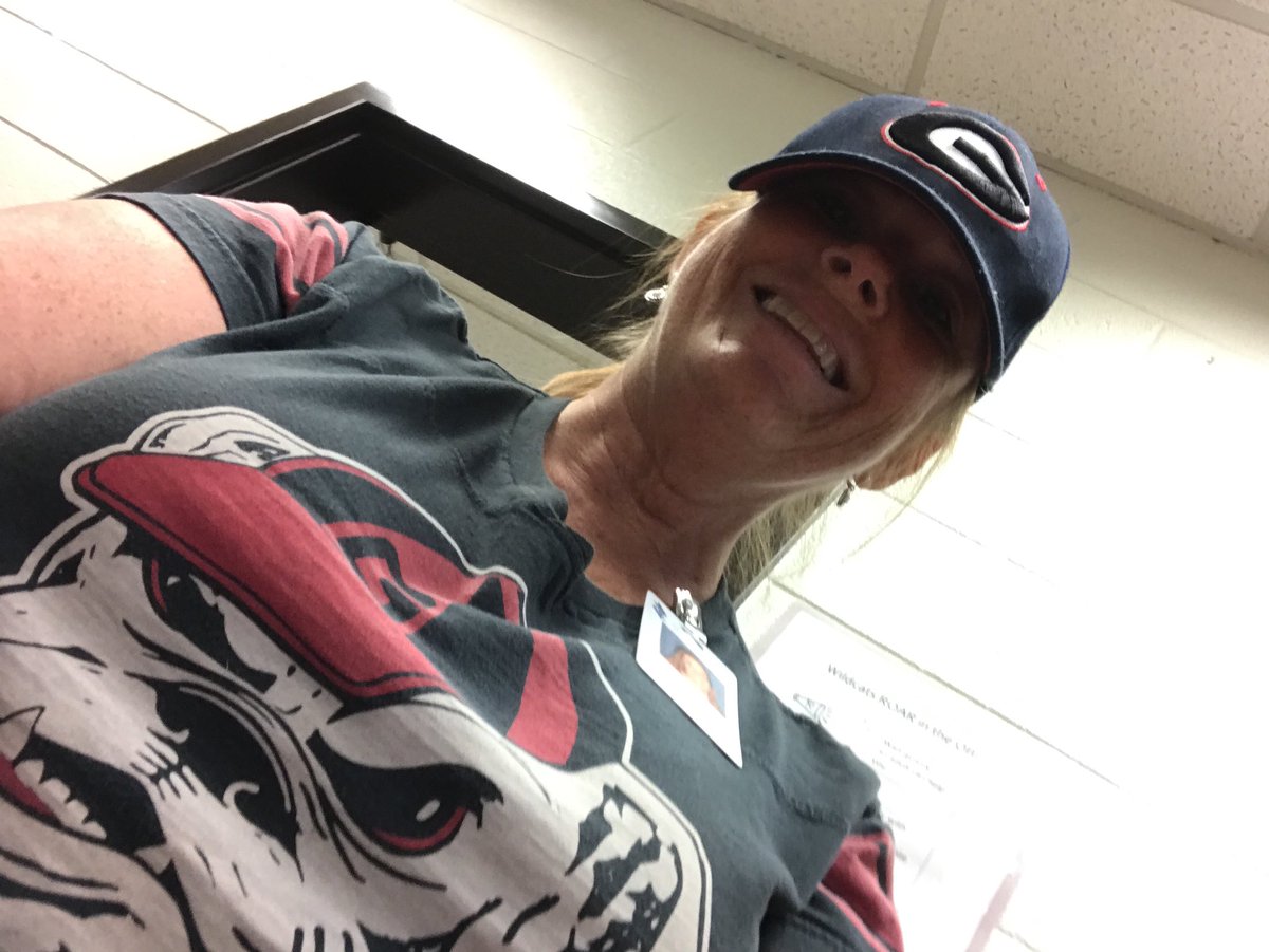 MACESlibrary's tweet photo. Ms. Rice says...Go Dawgs!!! Read! Read!Read!❤️🖤❤️🖤📚 https://t.co/O7RabJanpt