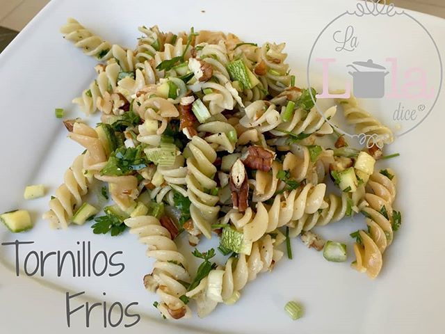 LaLolaDiceBlog's tweet photo. #recordando #receta #quecomerhoy .
⭕Tornillos Fríos⭕
➡️Ingredientes:
450 gr de pasta en tornillos
2 cebollines, picados finamente
1 calabacita, picada en cubos pequeños
½ taza de perejil, picado finamente
½ taza de cilantro, picado finamente
1 pimien… https://t.co/kjZyqpRaYv https://t.co/h8WDVuPMH5