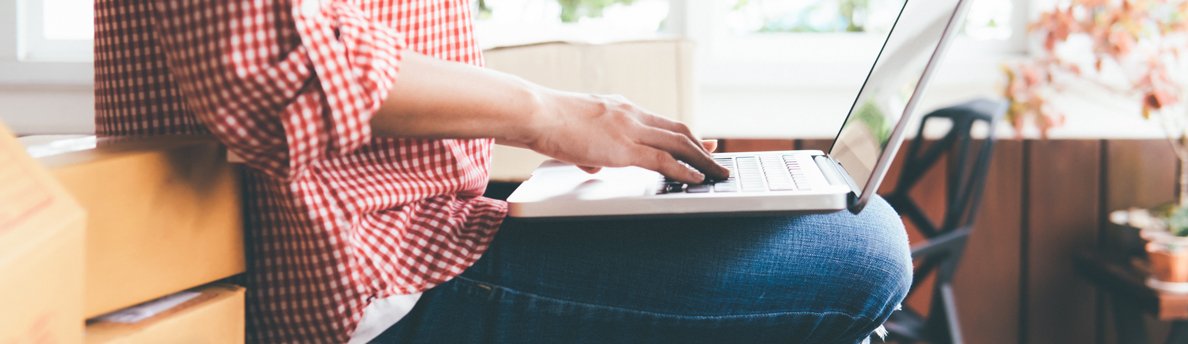 postescanada's tweet photo. Vous voulez faire croître votre #cybercommerce en vendant dans des places de marché comme @eBay ou @amazon? Sachez qu’y proposer des produits ne suffit pas pour que vos ventes explosent. Voici quelques conseils pour prospérer sur ces plateformes : https://t.co/zizruySZF8 https://t.co/JX7LFes95V
