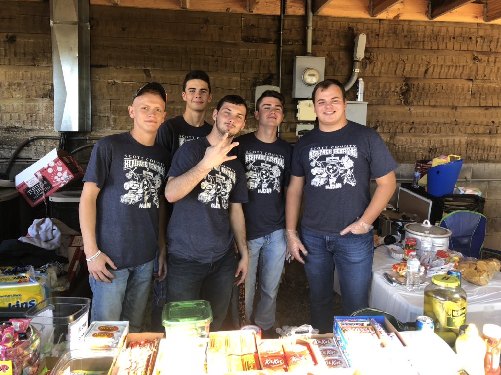 coachjeffersj's tweet image. These 5 worked pretty hard today @ the Scott High Museum’s “Heritage Festival”. Everyone come out tomorrow &amp;amp; support all of our awesome students, teachers, clubs, &amp;amp; teams. Tomorrow @ Scott High 11:00-5:00 #All4Scott #GoScottGo #HeritageFestival #H4L