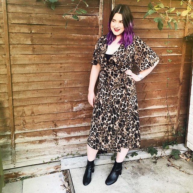 jemlamble's tweet image. Looks like I have white socks on again because I am THAT pale but I’m feeling my @primark leopard print dress! £13?? Bargain!! 🐯 #averagegirlsize #midsizestyle #primark #fbloggers ift.tt/2N8tZT8