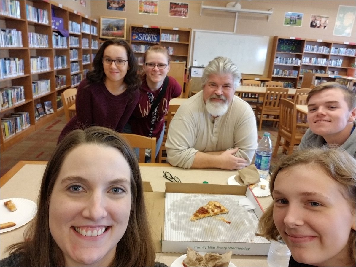 HCHSMediaCenter's tweet photo. Lunch and learn with author @tonyacree 📚😊🍕 @JadenNoel @hcpsky @reburgin @HCHSMediaCenter https://t.co/eJKUViC8SP