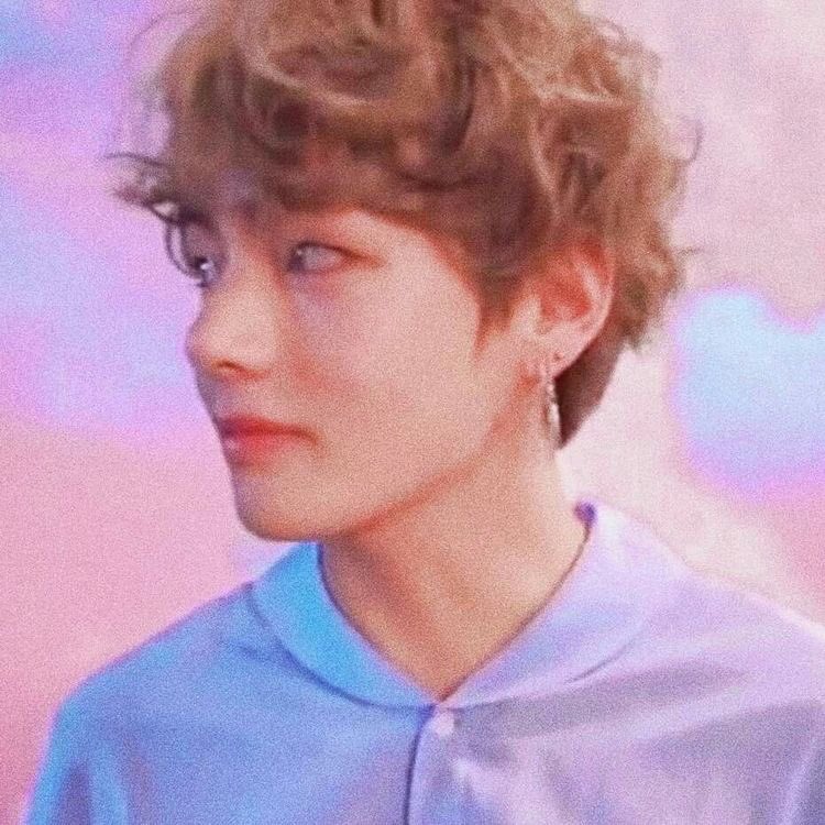 love_tae95's tweet photo. taekook au #taekook #nsfw 

taehyung is a quiet and shy teen who gets bullied for being a bookworm. little do people know, he’s the owner of a well known crackhead account. jeongguk is popular and adored by everyone but he does have a secret. he also has an anonymous account. https://t.co/DlqcyH3sG9