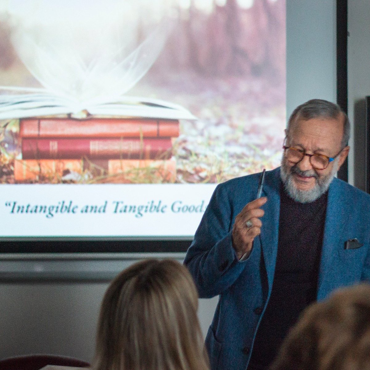 Study in Firenze at AEF! It gave me so much joy to give a guest lecture with Prof Zachary Androus on media strategies to #Elon study abroad students. I am so glad to have the opportunity to pursue my love of teaching at #AEFschoolofArts in Firenze, the city of inspiration.