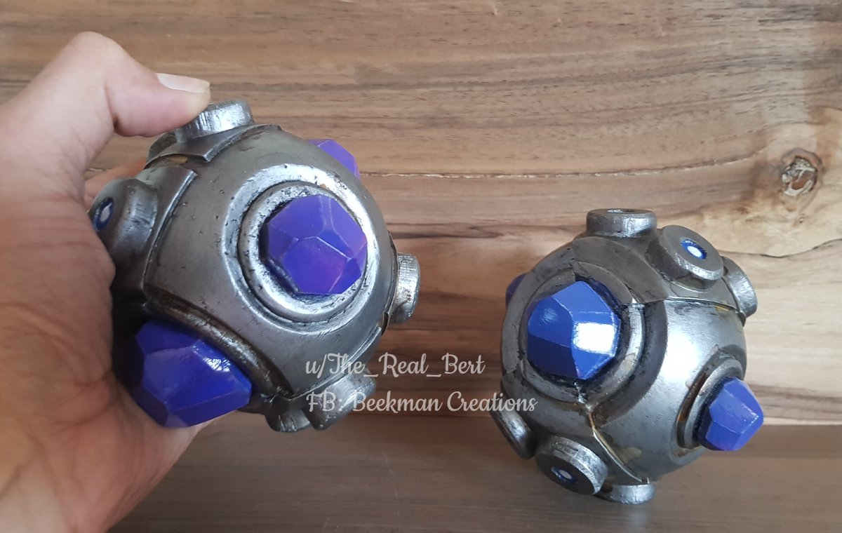 Bertscreations's tweet photo. #Fortnite Season 6 started with a Shockwave.
So i made a stack of 2.
Approximate 1:1 scale
@FortniteGame #Season6 #shockwavegrenade #FortniteBattleRoyale https://t.co/eEzjo5qNJm