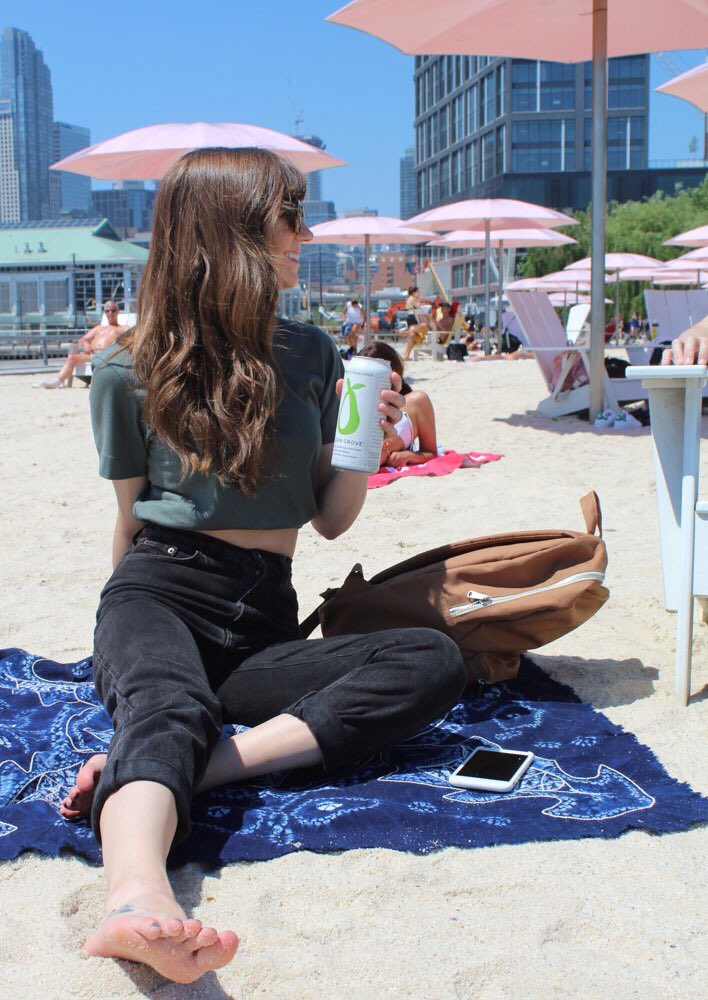 Friday vibes 🍐🍐🍐🍐