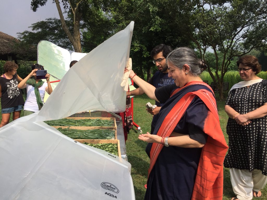 NavdanyaBija's tweet image. "Just living is not enough, one should have seed &amp;amp; sunshine in their lives”
Az course @NavdanyaBija with @drvandanashiva @JanakPalta 
#livingfood #solarcooker  #solar-dryer 
#cleanenergy 
@vinodkbhatt1 @NavdanyaInt @occupytheseed